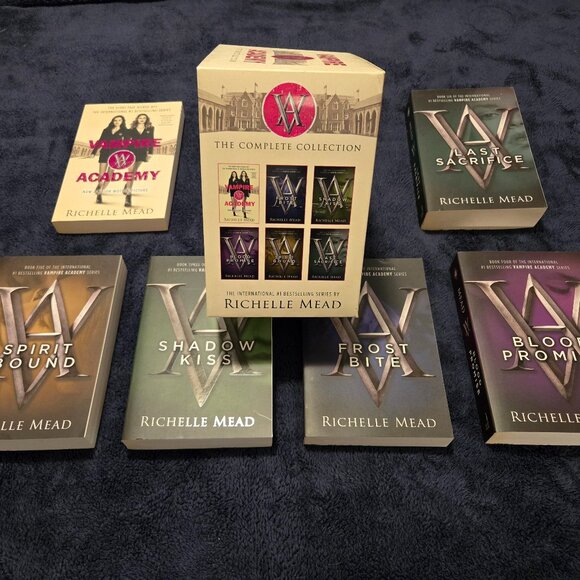 Vampire Academy - 6 Soft Cover Novel Collection in Like NEW Condition - Picture 3 of 4